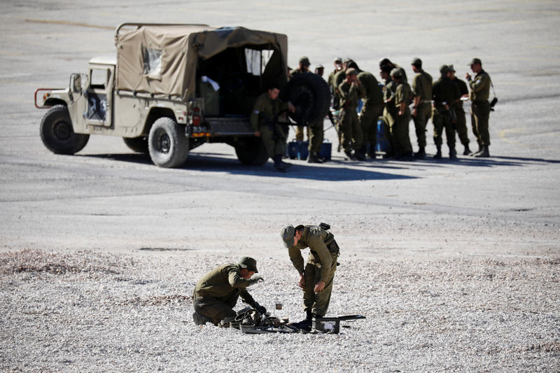 © Reuters. الجيش الإسرائيلي: صافرات الإنذار من صواريخ قادمة تنطلق في هضبة الجولان