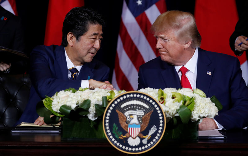 © Reuters. FILE PHOTO: U.S. President Trump meets with Japan's Prime Minister Abe in New York City, New York