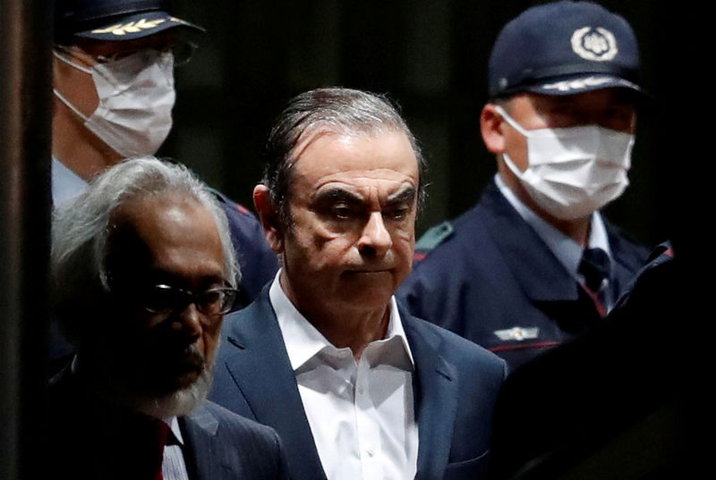 © Reuters. FILE PHOTO: Former Nissan Motor Chairman Carlos Ghosn leaves the Tokyo Detention House in April