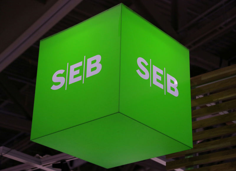 © Reuters. FILE PHOTO: The logo for Nordic bank SEB Group is seen at the SIBOS banking and financial conference in Toronto
