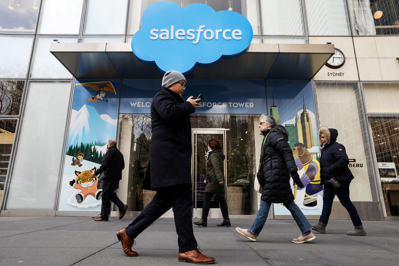 Salesforce usará nuvem da Amazon para serviços de call center