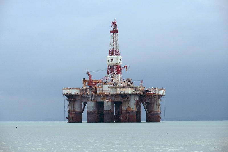 Preços do petróleo caem por temores de excesso de oferta