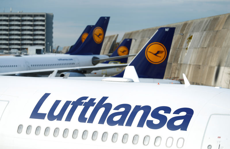 © Reuters. FILE PHOTO: Strike of Germany's cabin crew union UFO at Frankfurt airport