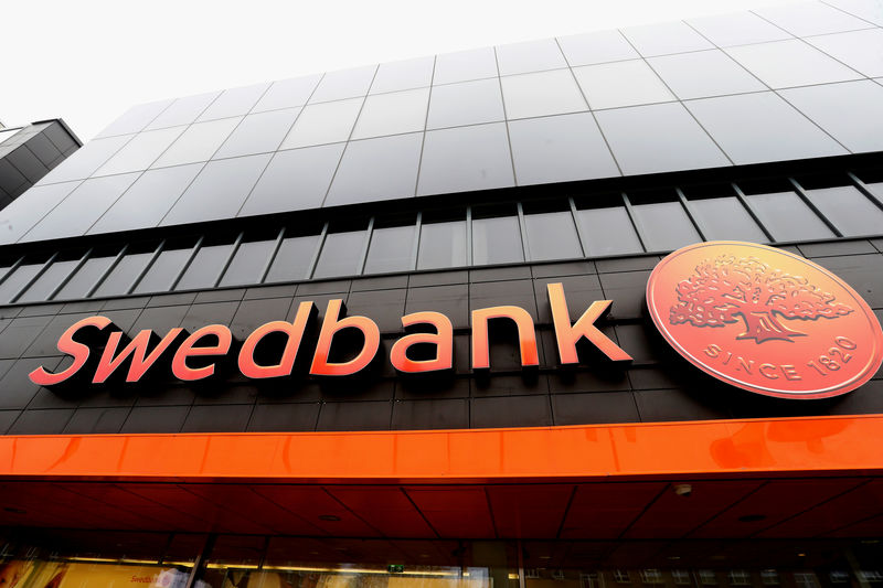 © Reuters. FILE PHOTO: Swedbank sign is seen on the local headquarters building in Tallinn