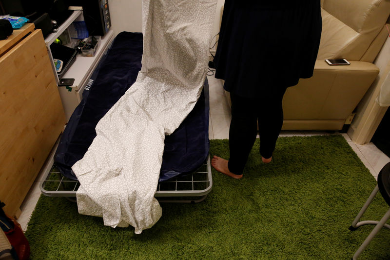 © Reuters. Katrina prepares a bed for anti-government protesters at her apartment in Hong Kong