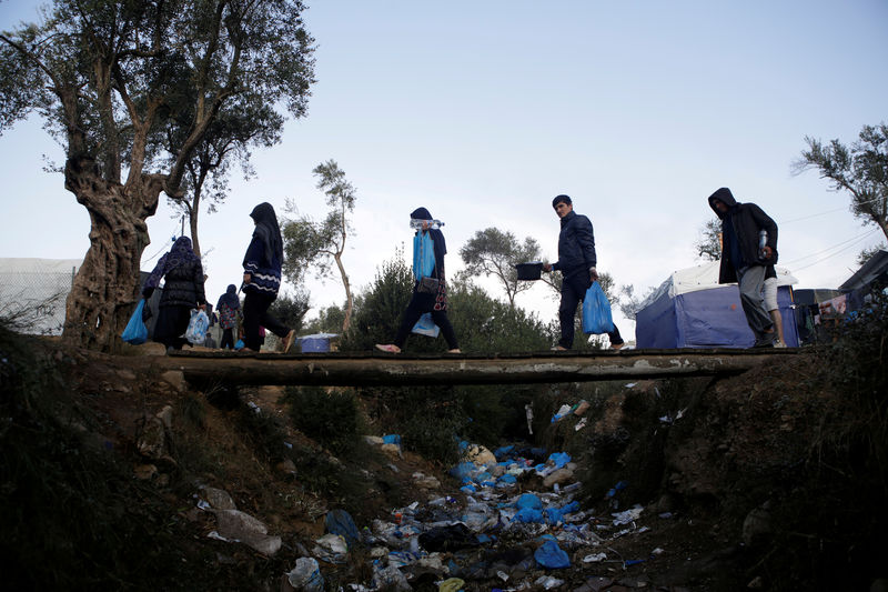 © Reuters. اليونان تشدد سياستها تجاه طالبي اللجوء للحد من تدفق اللاجئين