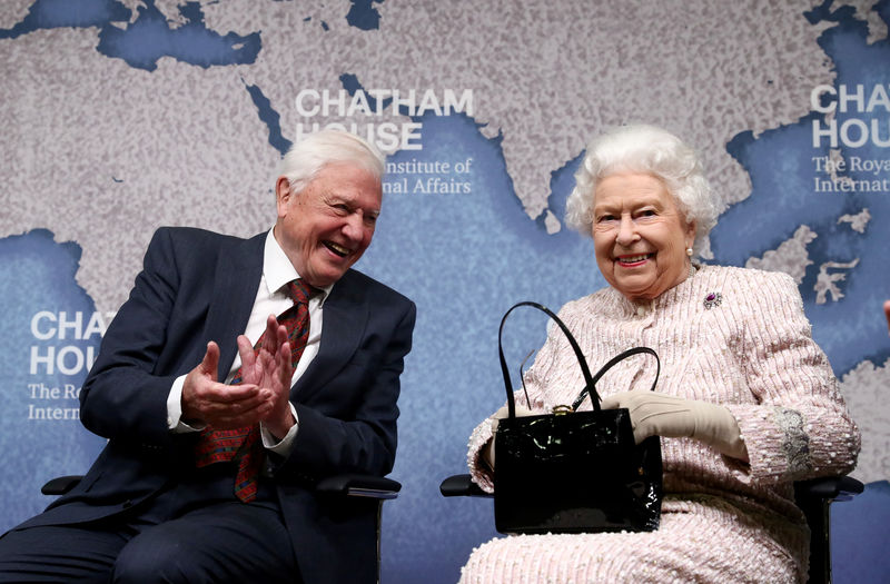 © Reuters. David Attenborough accepts the annual Chatham House award in London