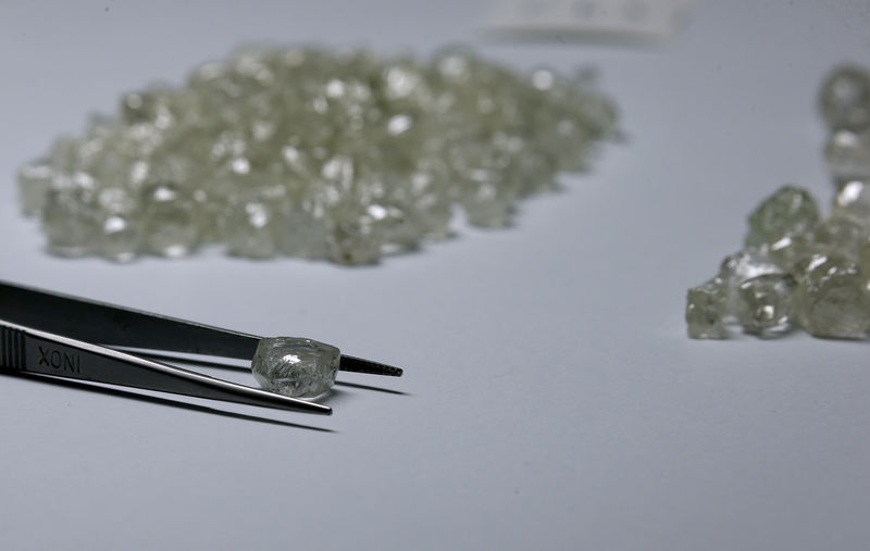 De Beers Namibian diamond venture seeks tax breaks to extend operations