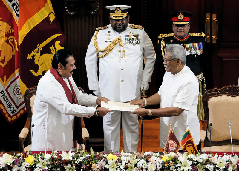 © Reuters. رئيس سريلانكا المنتخب حديثا يعين شقيقه رئيسا للوزراء