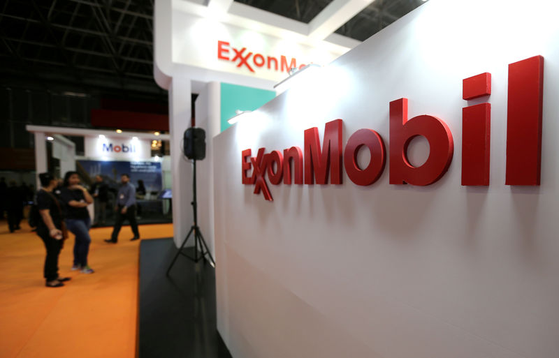 © Reuters. FILE PHOTO: Logo of Exxon Mobil Corp is seen at the Rio Oil and Gas Expo and Conference in Rio de Janeiro