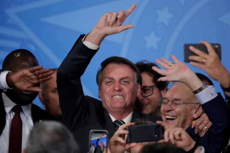 Bolsonaro defende a política em lançamento de novo partido
