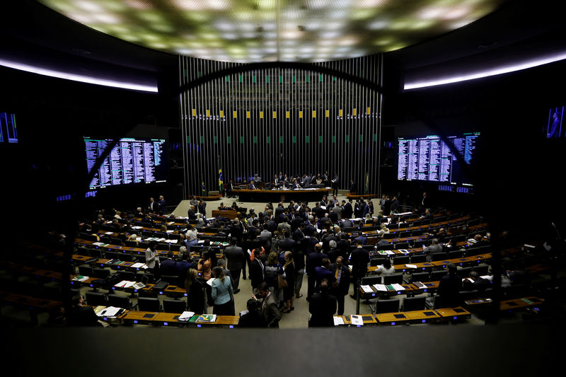 Moody's diz que ambiente de reformas ampara rating do Brasil, mas que propostas enfrentam obstáculos