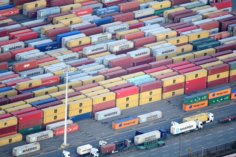 © Reuters. Containers are seen at a terminal in the port of Hamburg