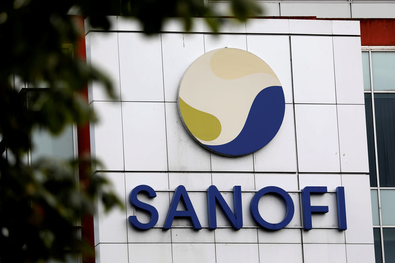 © Reuters. The logo of Sanofi is seen at the company's research and production centre in Vitry-sur-Seine,