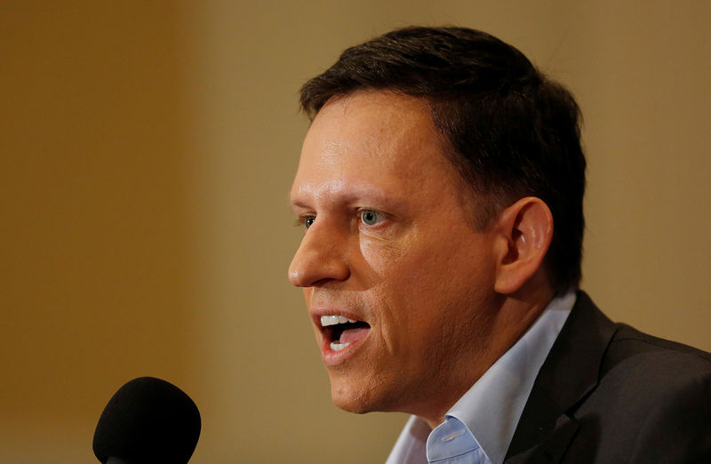 © Reuters. PayPal co-founder and Facebook board member Thiel delivers speech on US presidential election at the National Press Club in Washington