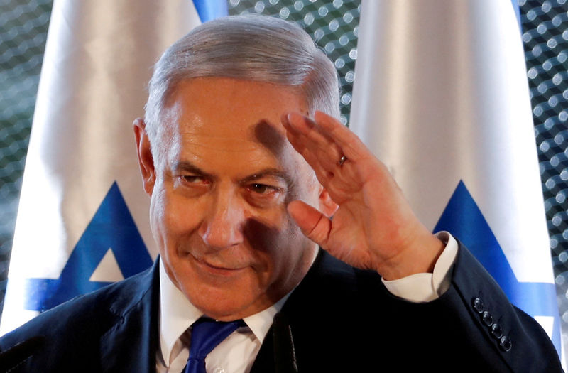 © Reuters. FILE PHOTO: Israeli Prime Minister Benjamin Netanyahu gestures as he speaks during a state memorial ceremony at the Tomb of the Patriarchs, a shrine holy to Jews and Muslims, in Hebron