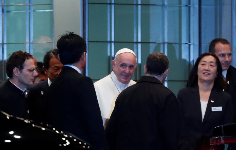 © Reuters. Pope Francis visits Japan