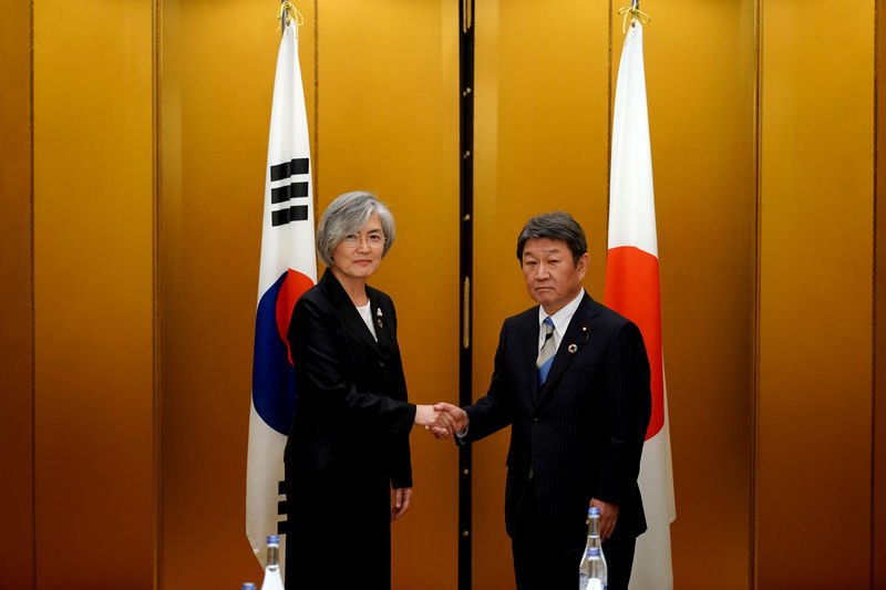 © Reuters. وزير خارجية اليابان سيبحث قضية العمالة وقت الحرب مع نظيرته الكورية الجنوبية