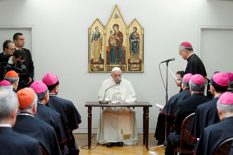 © Reuters. Pope Francis visits Japan