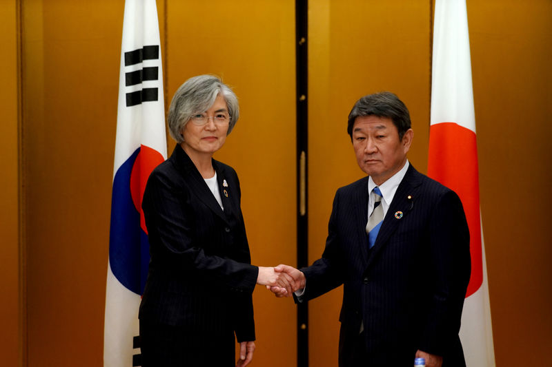 En un intento por reparar lazos, Japón y Corea del Sur se reunirán el mes que viene