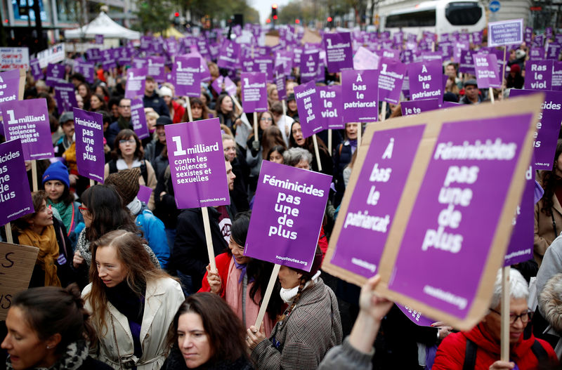 Decenas de miles de personas marchan en Francia para condenar la violencia doméstica