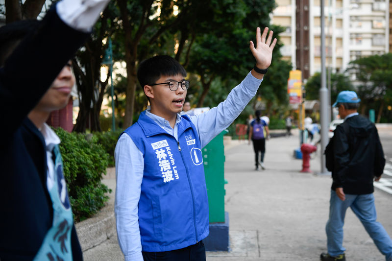 &quot;Hora de acalmar&quot;: Protestos em Hong Kong reduzem antes de eleições locais