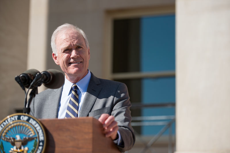 © Reuters. Secretary of the Navy Richard V. Spencer speaks after being formally sworn into office by Defense Secretary Jim Mattis at the Pentagon in Washington