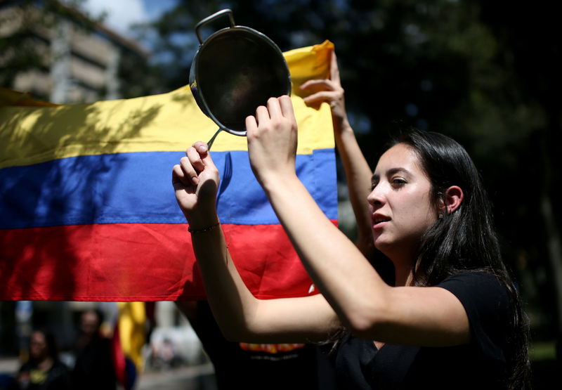 Algunos manifestantes vuelven a marchar en capital de Colombia, alcalde espera &quot;días difíciles&quot;