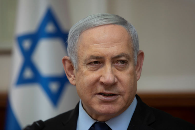 © Reuters. رئيس وزراء إسرائيل يواجه المحكمة وتحديات حزبية بعد اتهامه بالفساد