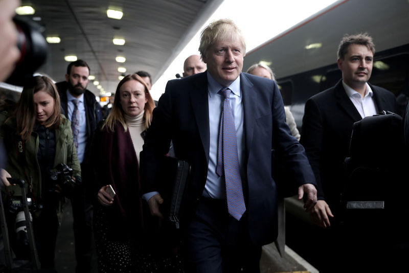 © Reuters. Britain's PM Johnson travels for Conservative Party election manifesto in Telford from Wolverhampton