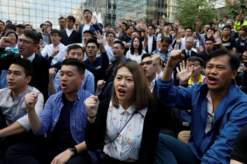 ANÁLISIS-El varapalo electoral en Hong Kong trae nuevos quebraderos de cabeza a China