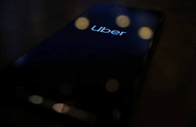 © Reuters. The Uber logo is displayed on a mobile phone in this picture illustration