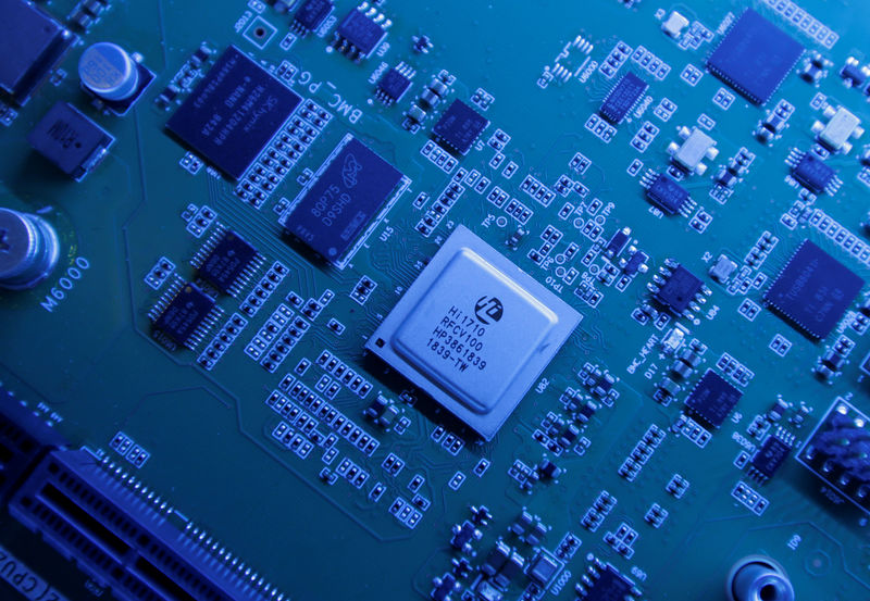© Reuters. Hi1710 BMC management chip is seen on a Kunpeng 920 chipset designed by Huawei's Hisilicon subsidiary is on display at Huawei's headquarters in Shenzhen