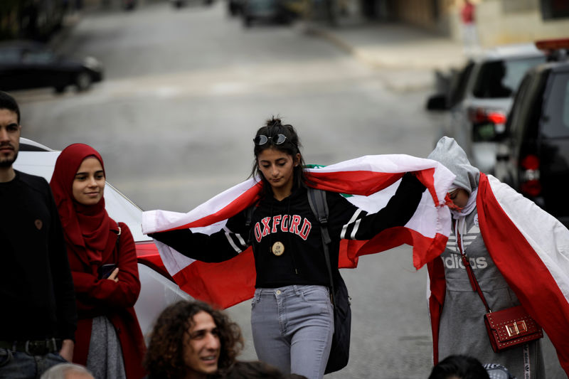 © Reuters. الوكالة الرسمية: اشتباكات وإطلاق نار بلبنان في ثاني ليلة من العنف