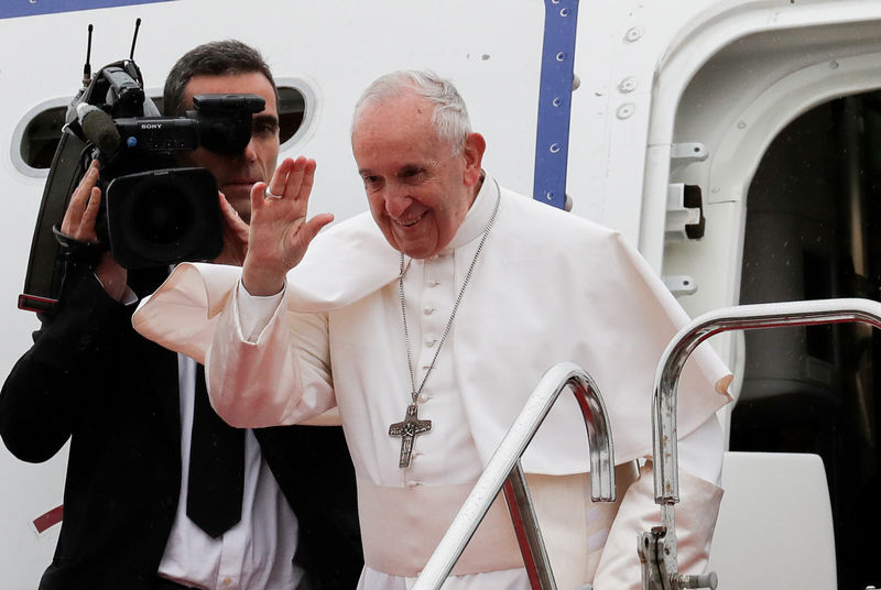 البابا فرنسيس يغادر اليابان بعد زيارة ركزت على مناهضة الاستخدام النووي