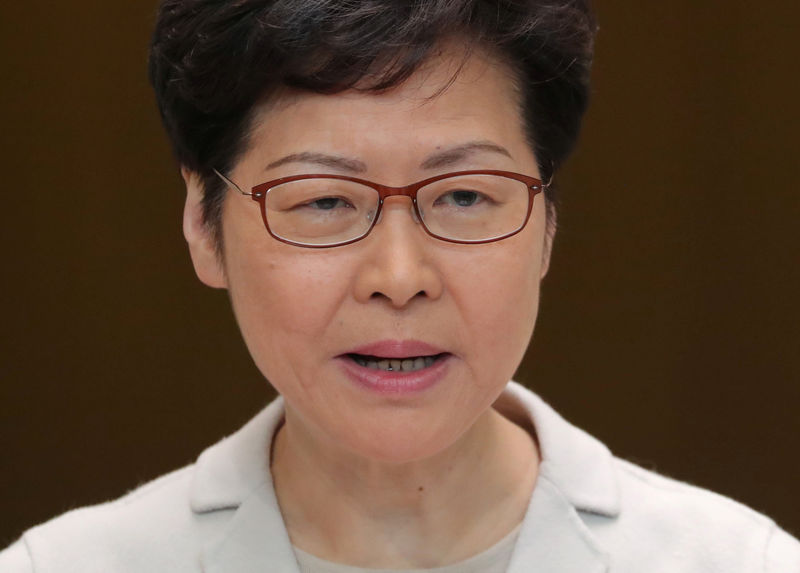 زعيمة هونج كونج تقر بوجود استياء من أداء الحكومة