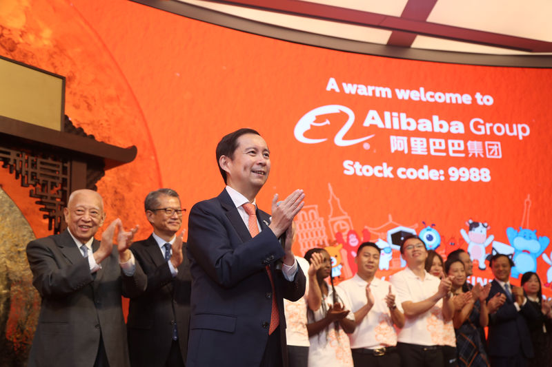 © Reuters. Daniel Zhang, Paul Chan and Tung Chee-hwa attend Alibaba Group's listing ceremony at the Hong Kong Stock Exchange (HKEX) in Hong Kong