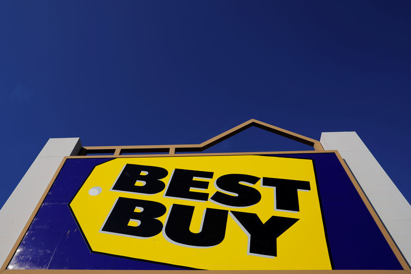 © Reuters. A sign marks a Best Buy store in Salem