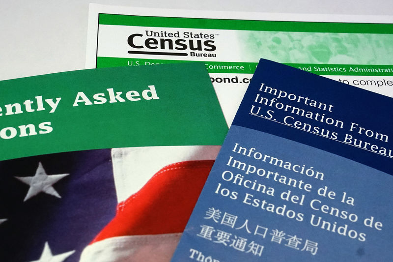 © Reuters. U.S. Census pamphlets and paperwork are pictured iin the Manhattan borough of New York City