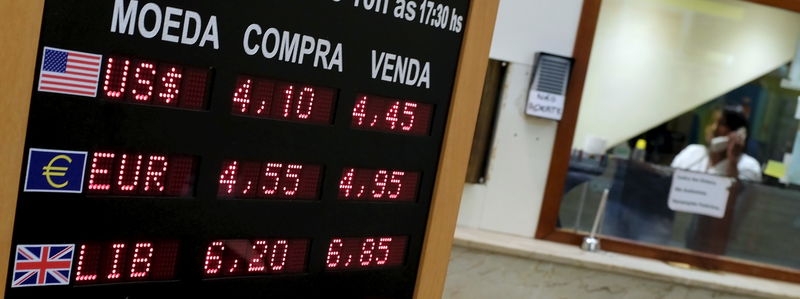 Em dia de novo recorde histórico, dólar segue em forte alta contra real mesmo após BC intervir