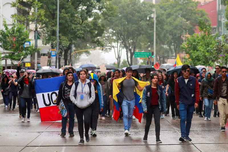 Sindicatos e estudantes da Colômbia preparam outro protesto em meio a mudanças na reforma tributária