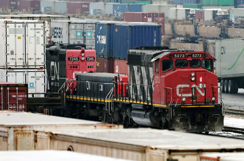 © Reuters. FILE PHOTO: Trains are seen in the yard at the at the CN Rail Brampton Intermodal Terminal in Brampton