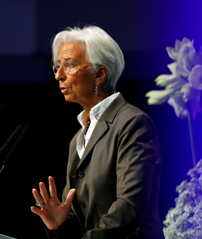 Dever do BCE é manter o valor do euro estável, diz Lagarde