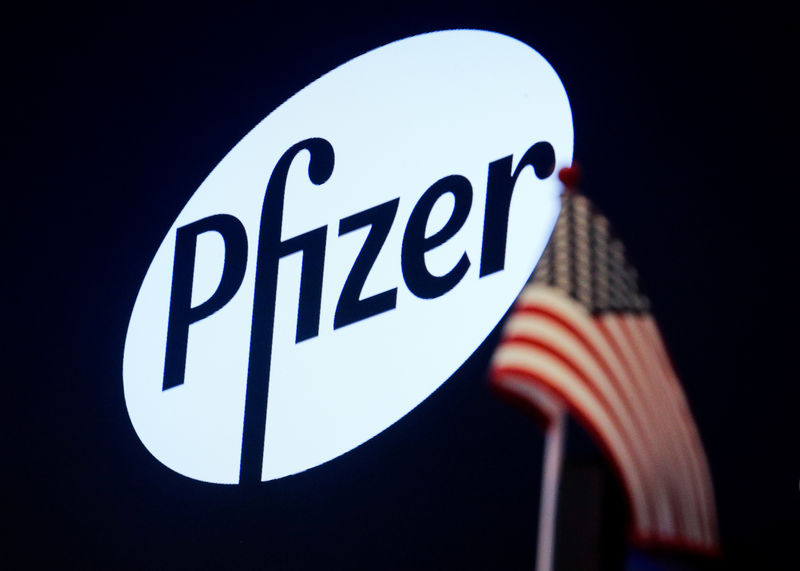 © Reuters. A logo for Pfizer is displayed on a monitor on the floor at the NYSE in New York