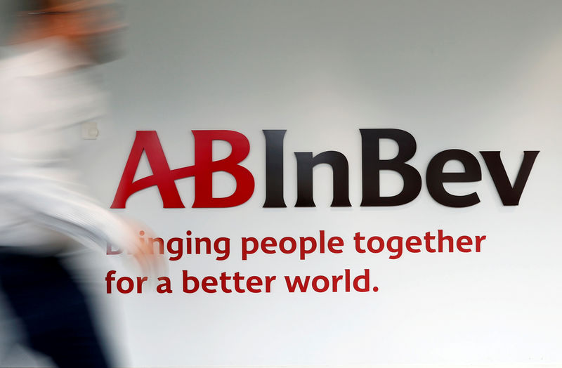 © Reuters. FILE PHOTO: The logo of AB InBev is pictured inside the brewer's headquarters in Leuven