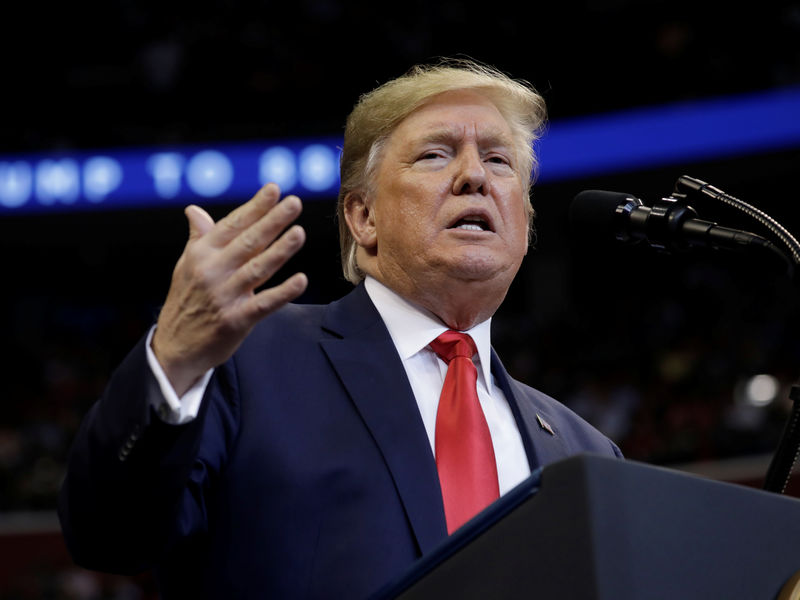 © Reuters. President Donald Trump holds a campaign rally in Florida