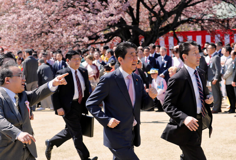 廃棄した「桜を見る会」参加者名簿データ、復元できない＝菅官房長官