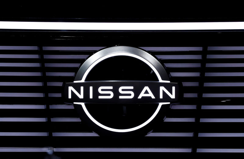 © Reuters. FILE PHOTO: A Nissan logo is pictured at the Tokyo Motor Show, in Tokyo