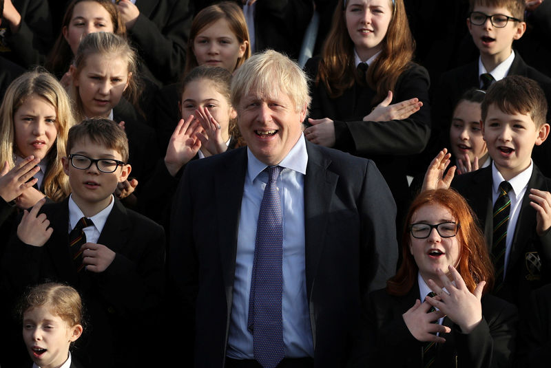 © Reuters. British PM Johnson visits Chulmleigh College