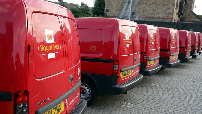© Reuters. FILE PHOTO: Royal Mail vans are parked in the Leytonstone post office depot in London, Britain